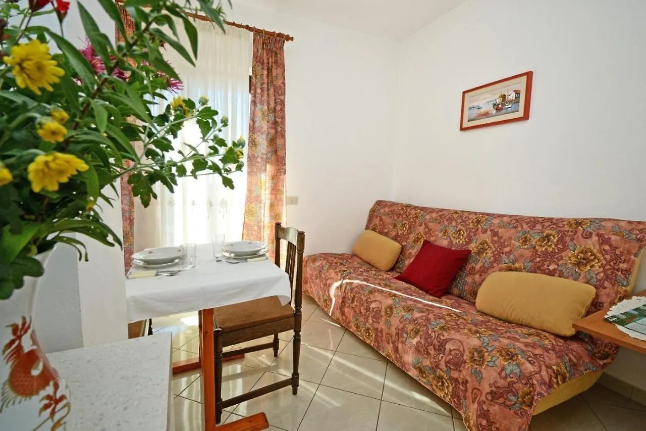 Apartment With Pool Albina 3 Umag