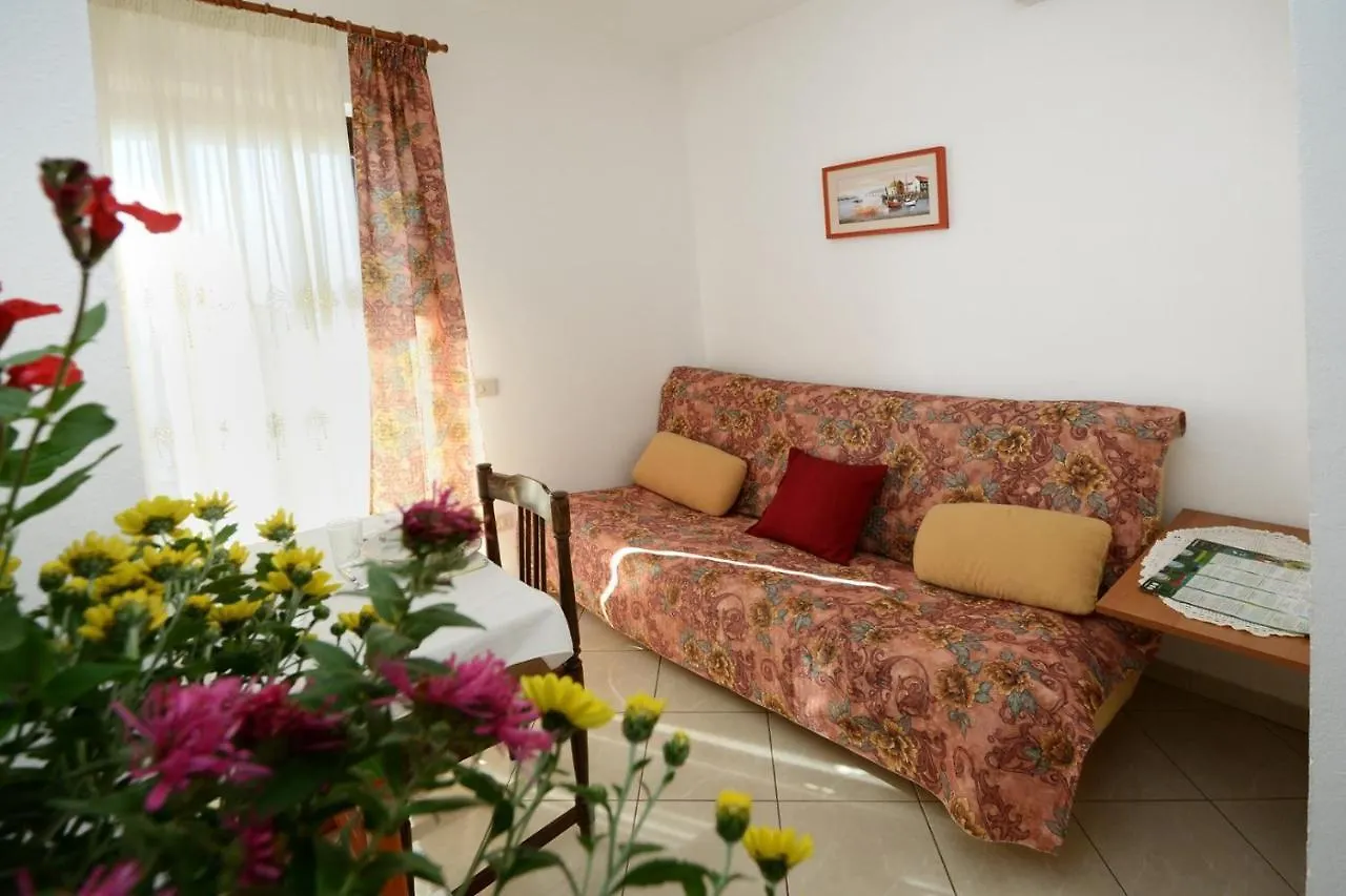 Apartment With Pool Albina 3 Umag 0*,