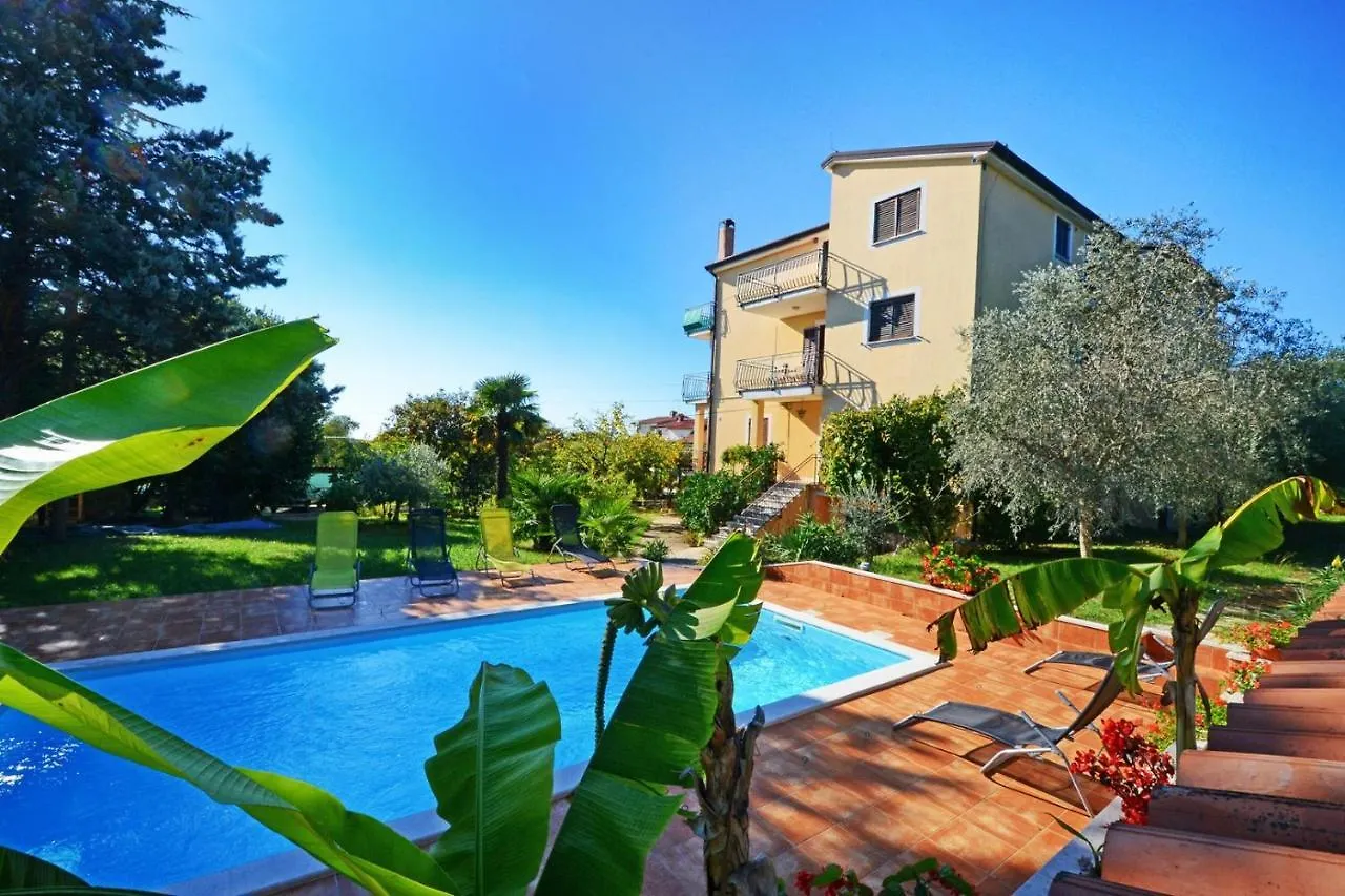 Apartment With Pool Albina 3 Umag 0*,