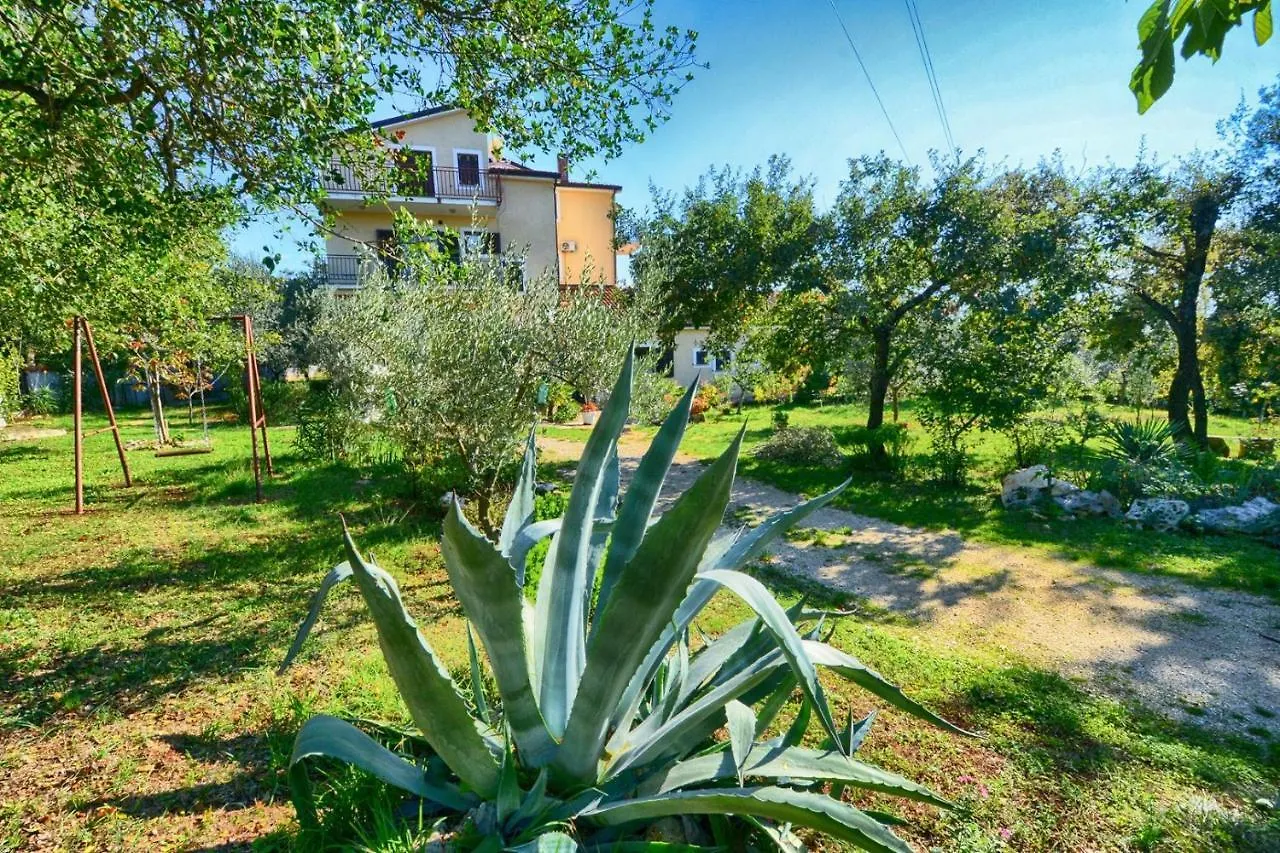 Apartment With Pool Albina 3 Umag Croacia